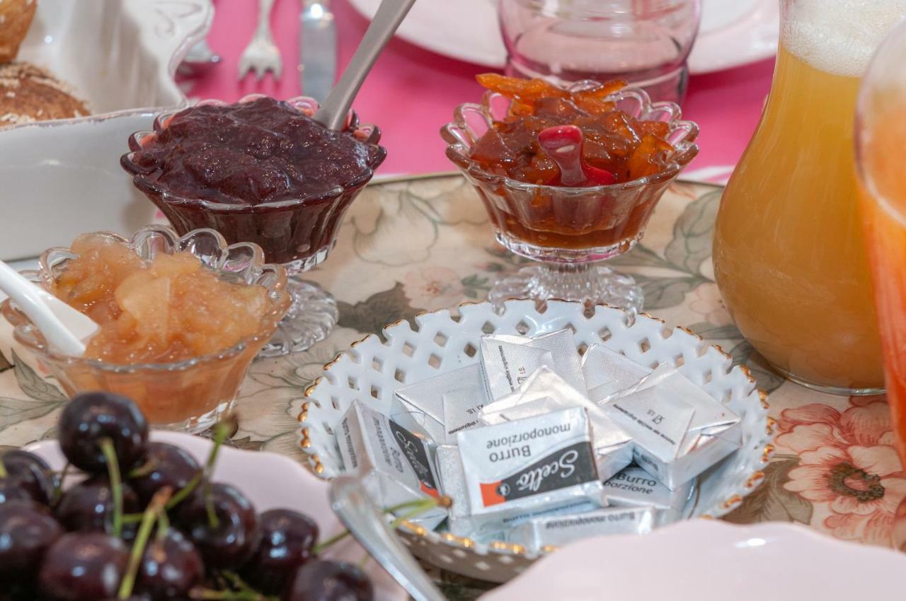 Tre Civette Sul Como Bed and Breakfast Marina di Massa Zewnętrze zdjęcie