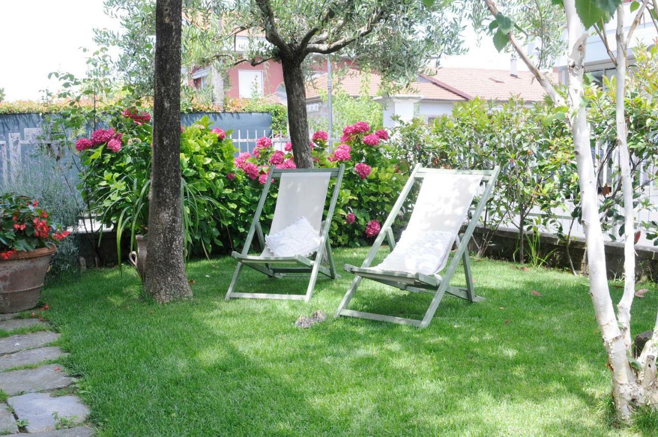 Tre Civette Sul Como Bed and Breakfast Marina di Massa Zewnętrze zdjęcie