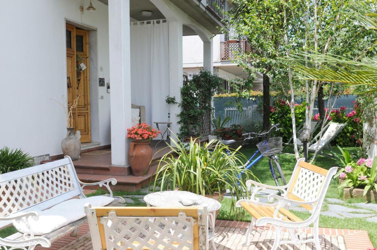 Tre Civette Sul Como Bed and Breakfast Marina di Massa Zewnętrze zdjęcie