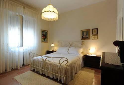 Tre Civette Sul Como Bed and Breakfast Marina di Massa Zewnętrze zdjęcie