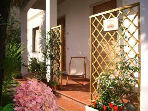 Tre Civette Sul Como Bed and Breakfast Marina di Massa Zewnętrze zdjęcie