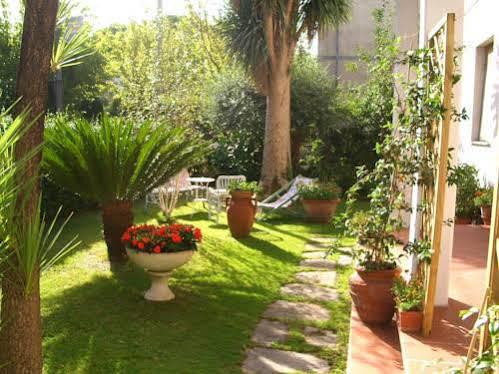 Tre Civette Sul Como Bed and Breakfast Marina di Massa Zewnętrze zdjęcie